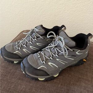 Merrell Women's Moab 3 hiking shoes